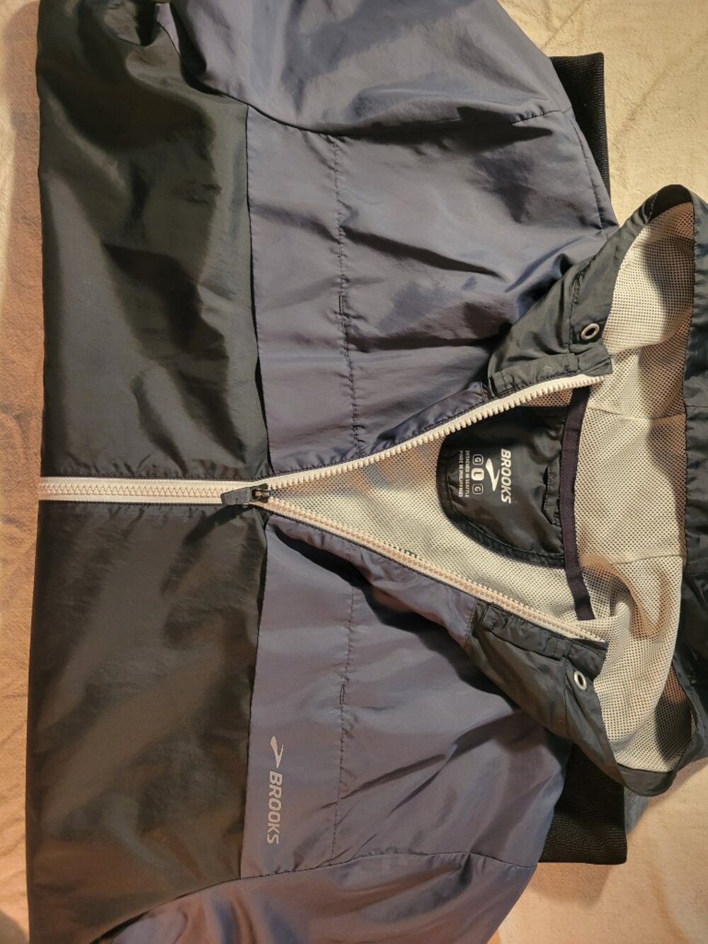 Brooks Windbreaker Size Large . zip up . hood . mesh - Picture 3 of 3